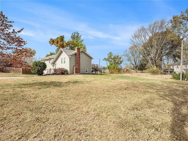 919 S Montclaire DR, Olathe, KS 66061