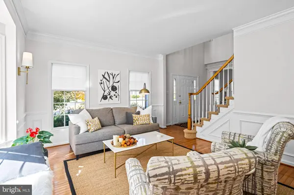 12 APPLE ORCHARD RD, Moorestown, NJ 08057