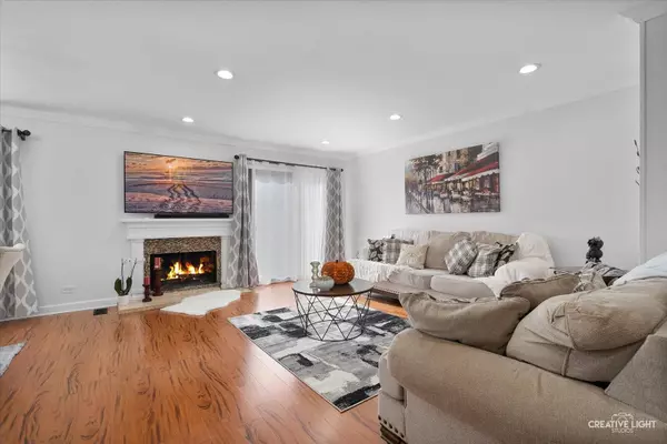 1136 BRIARCLIFFE BLVD, Wheaton, IL 60189