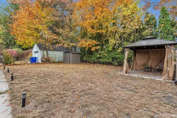 522 Plumtree Rd, Springfield, MA 01118