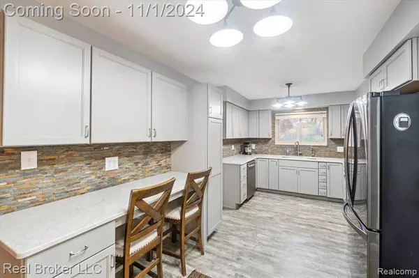 1478 KRA NUR Drive, Burton, MI 48509