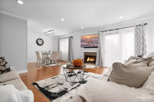 1136 BRIARCLIFFE BLVD, Wheaton, IL 60189