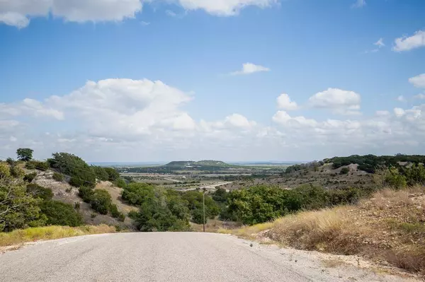 1584 Hidden Oaks Trail, Glen Rose, TX 76690