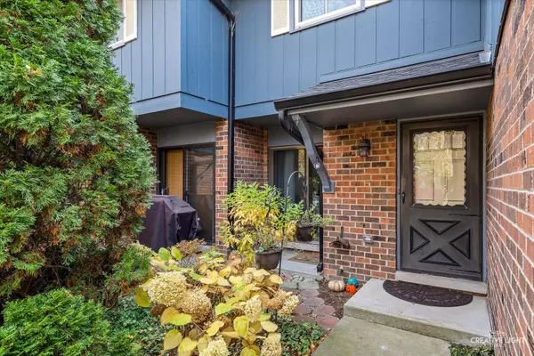 1136 BRIARCLIFFE BLVD, Wheaton, IL 60189