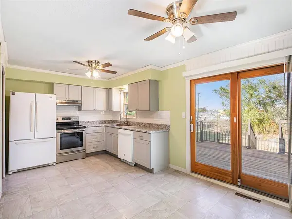 919 S Montclaire DR, Olathe, KS 66061