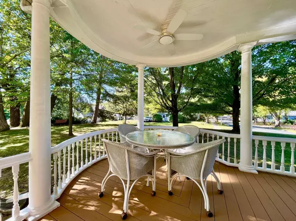 558 E Maple ST, River Falls, WI 54022