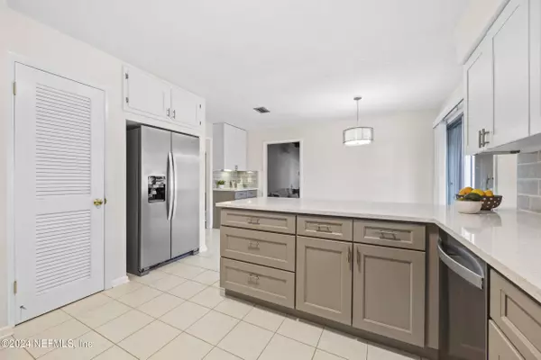 7235 TONGA DR, Jacksonville, FL 32216