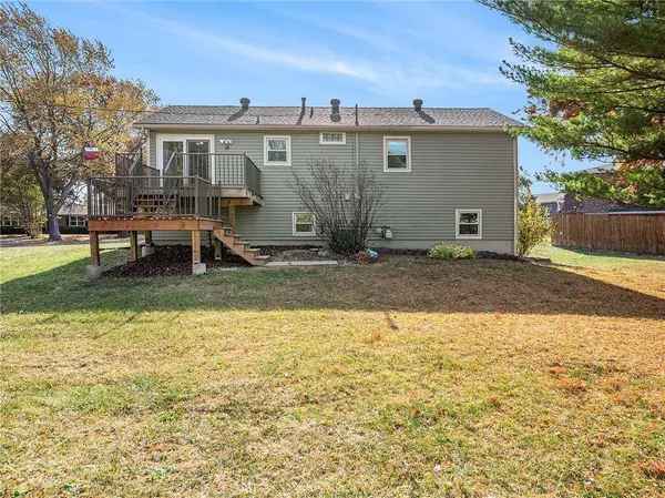 919 S Montclaire DR, Olathe, KS 66061