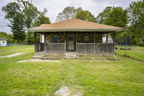 206 Myrtle St, Jeffersonville, IN 47130-6333