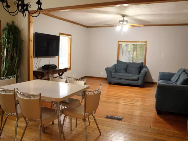 176 W 10th, Holland, MI 49423