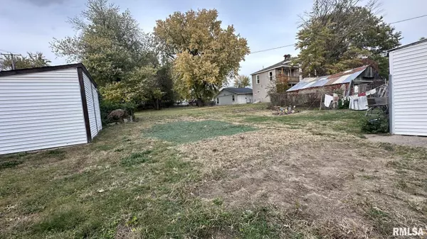 525-527 COLLEGE AVE, Quincy, IL 62301