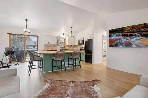 182 Green Briar DR, Lino Lakes, MN 55014