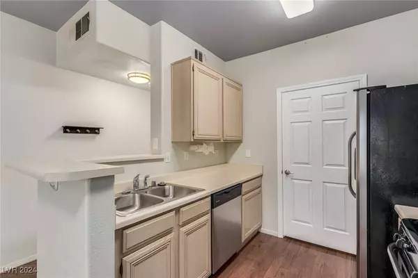 7147 S Durango Drive #304, Las Vegas, NV 89113