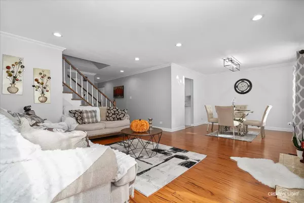 1136 BRIARCLIFFE BLVD, Wheaton, IL 60189