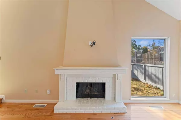 12123 W 79TH TER, Lenexa, KS 66215