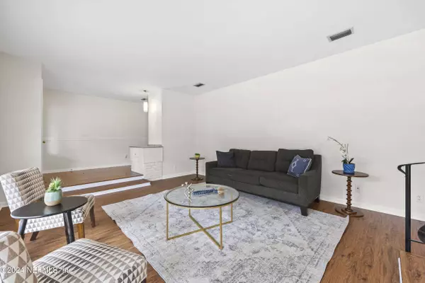 7235 TONGA DR, Jacksonville, FL 32216