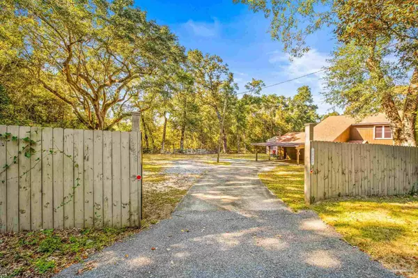 4928 Shell Rd, Pace, FL 32583