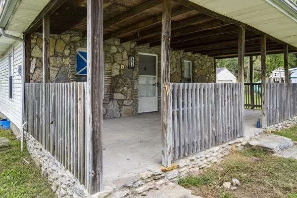 206 Myrtle St, Jeffersonville, IN 47130-6333