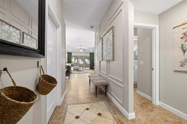 1314 LAKE SHORE RANCH DR, Seffner, FL 33584