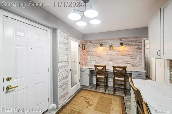 1478 KRA NUR Drive, Burton, MI 48509