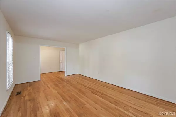 3401 S Hairpin DR, Quinton, VA 23141