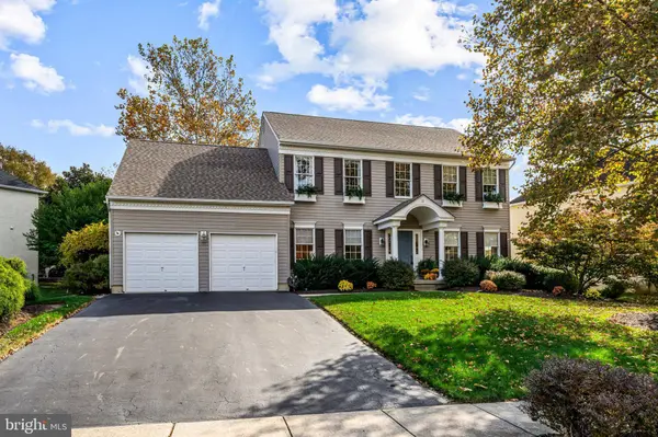 12 APPLE ORCHARD RD, Moorestown, NJ 08057