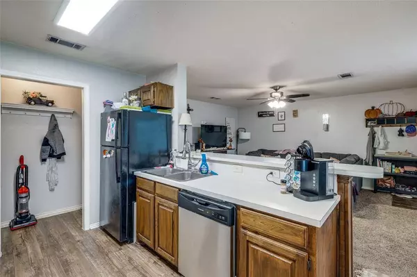 327 Shady Valley Drive, Mansfield, TX 76063