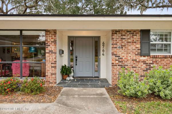 6764 LA LOMA DR, Jacksonville, FL 32217