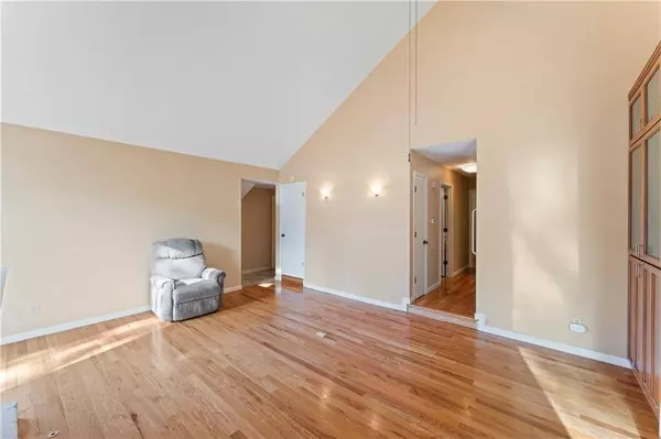 12123 W 79TH TER, Lenexa, KS 66215