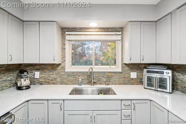 1478 KRA NUR Drive, Burton, MI 48509