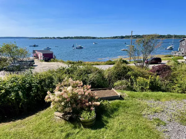 4 Evergreen AVE, Harpswell, ME 04079