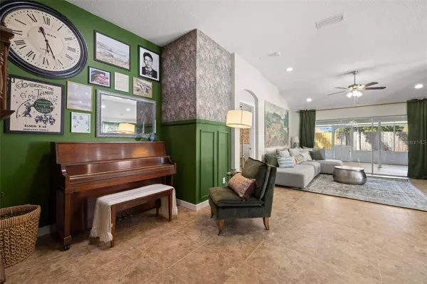 1314 LAKE SHORE RANCH DR, Seffner, FL 33584