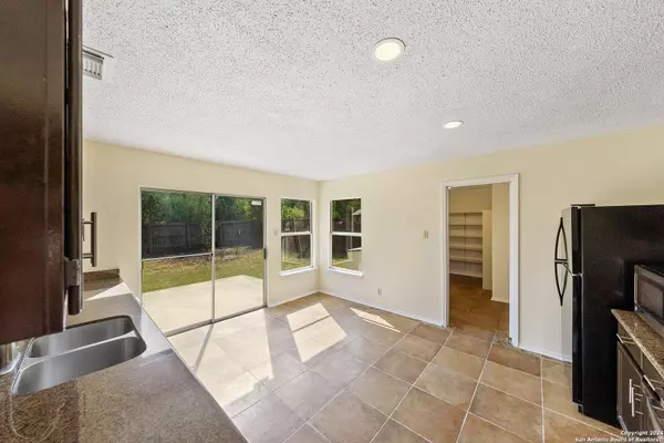 8058 Talkenhorn, Converse, TX 78109-3237