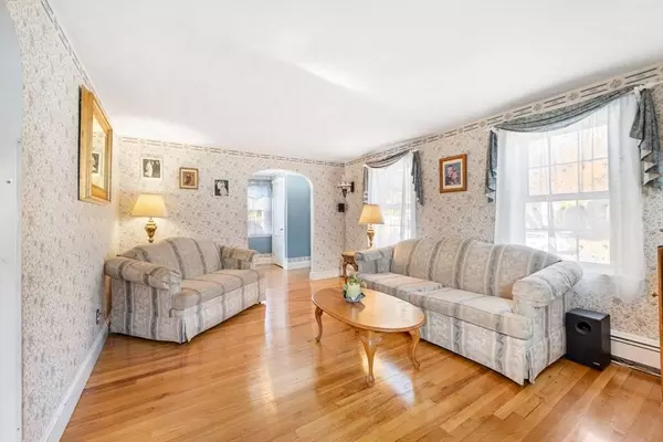 81 Bancroft Rd, Melrose, MA 02176