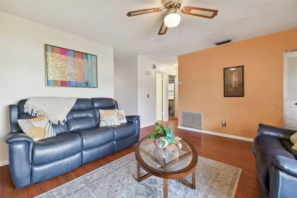 16203 SAWGRASS CIR, Tampa, FL 33624