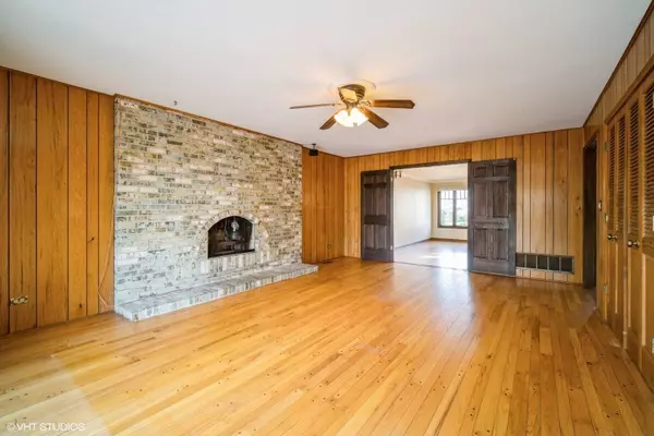 1739 Ivy LN, Northbrook, IL 60062