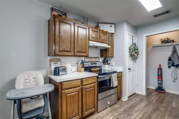 327 Shady Valley Drive, Mansfield, TX 76063