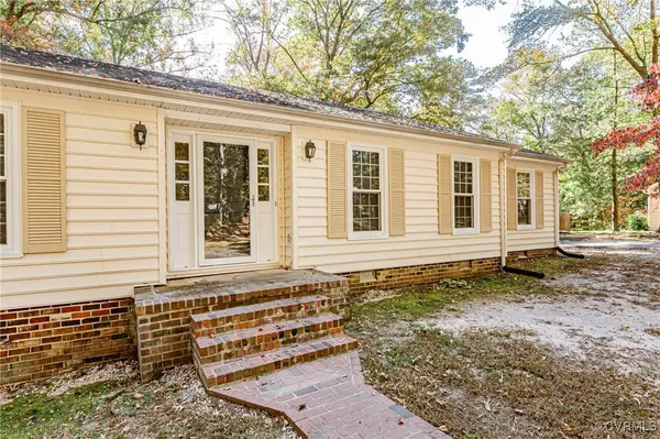 3401 S Hairpin DR, Quinton, VA 23141