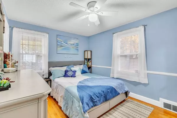 522 Plumtree Rd, Springfield, MA 01118