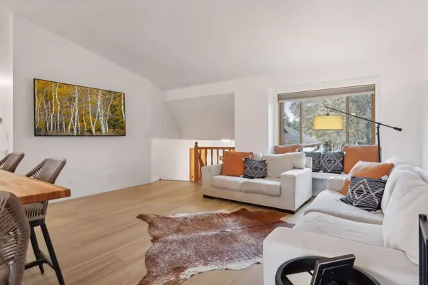 182 Green Briar DR, Lino Lakes, MN 55014