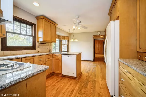 1739 Ivy LN, Northbrook, IL 60062