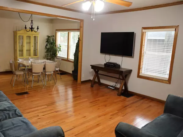 176 W 10th, Holland, MI 49423