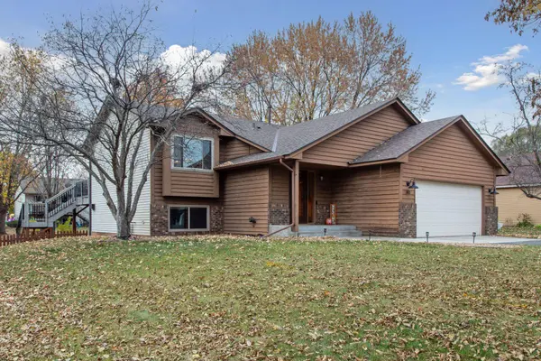 182 Green Briar DR, Lino Lakes, MN 55014