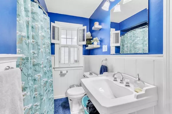 522 Plumtree Rd, Springfield, MA 01118