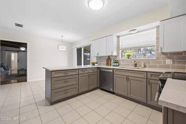 7235 TONGA DR, Jacksonville, FL 32216