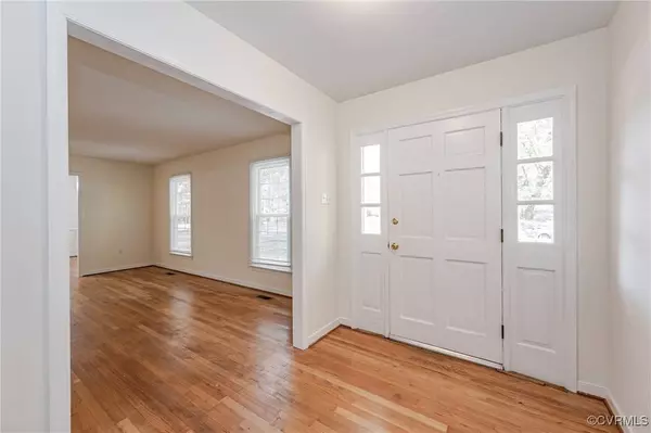 3401 S Hairpin DR, Quinton, VA 23141