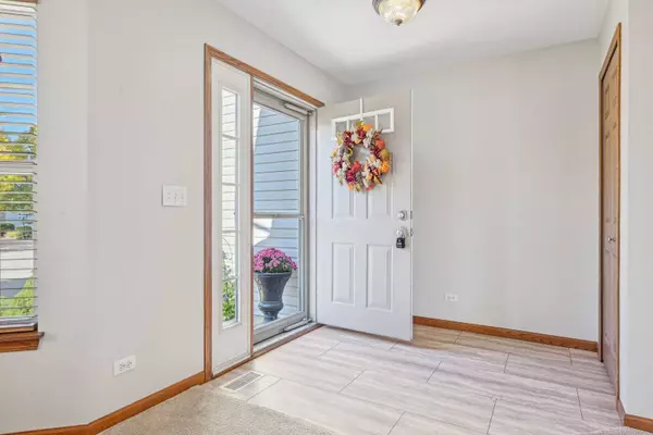 319 White Oak ST, Hampshire, IL 60140