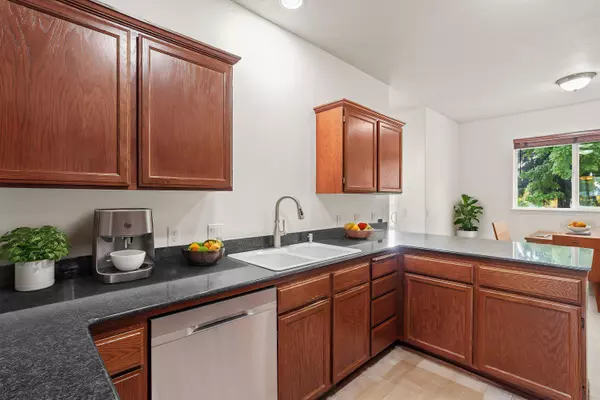 943 Crystal DR, Eagle Point, OR 97524