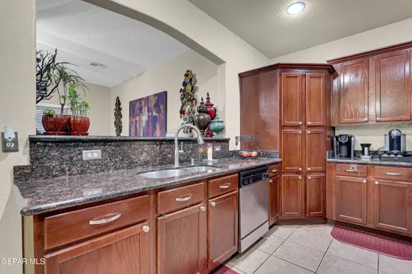 3241 Derby Point DR, El Paso, TX 79938