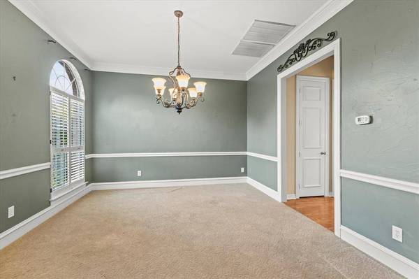 2117 S Creekside Circle S, Irving, TX 75063